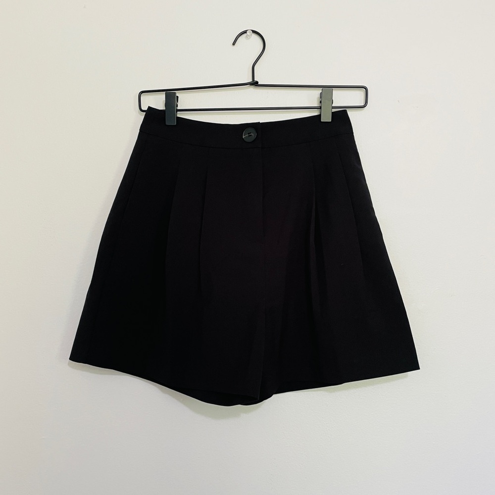 ASOS Design High-Rise Pleated Front Mom Fit Shorts (Black, US 2/EU 34/XS)